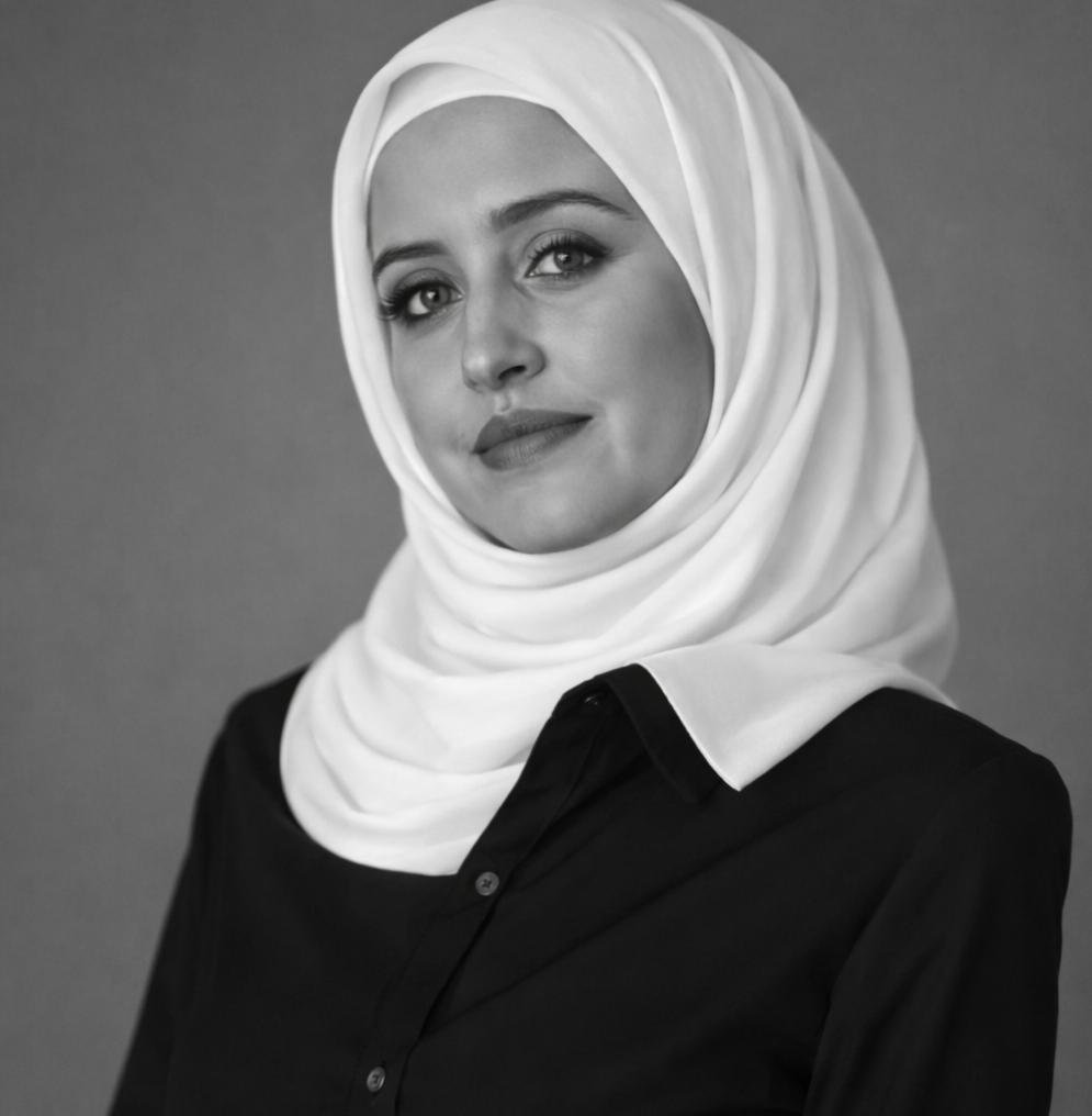 Portrait de Sara Bouselhami, fondatrice de SB Studios Interiors
